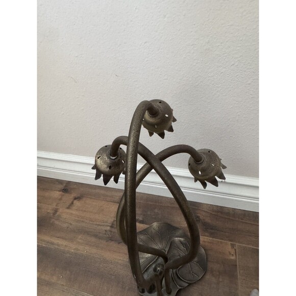 Tiffany Style Lily Pad Table 3 Lamps, 2 Frosted Art Glass Frosted Lily Shades - Picture 9 of 11